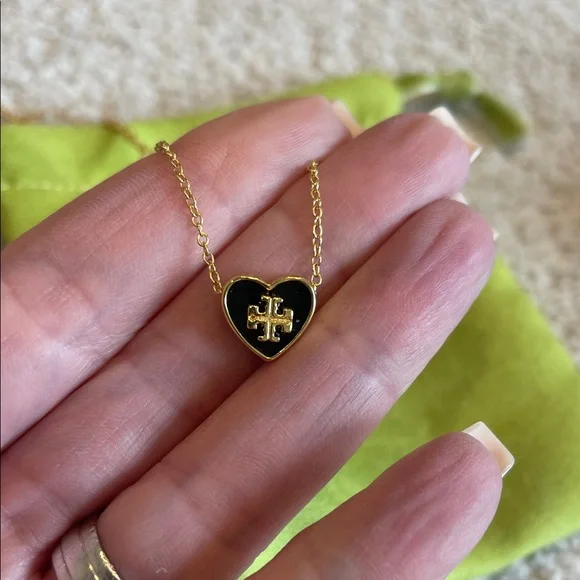 NWOT Tory Burch Black and Gold Logo Heart Necklace - Picture 2 of 3
